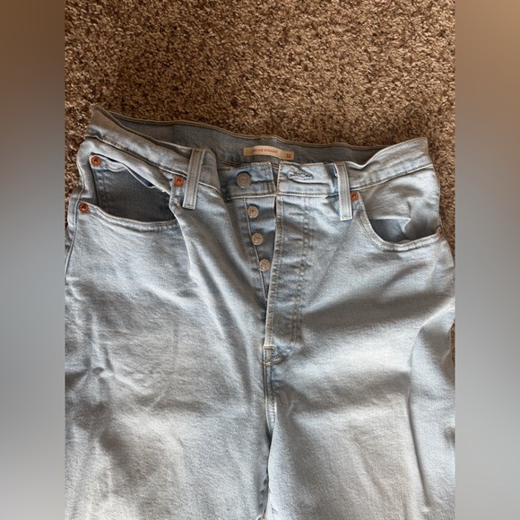 Levi’s Women’s Ultra-High Rise Ribcage Straight Jean Size 32 - Picture 5 of 8